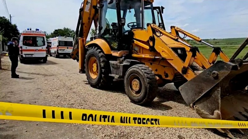 Tragedie în județ. Un bărbat a murit în urma unei manevre cu buldoexcavatorul