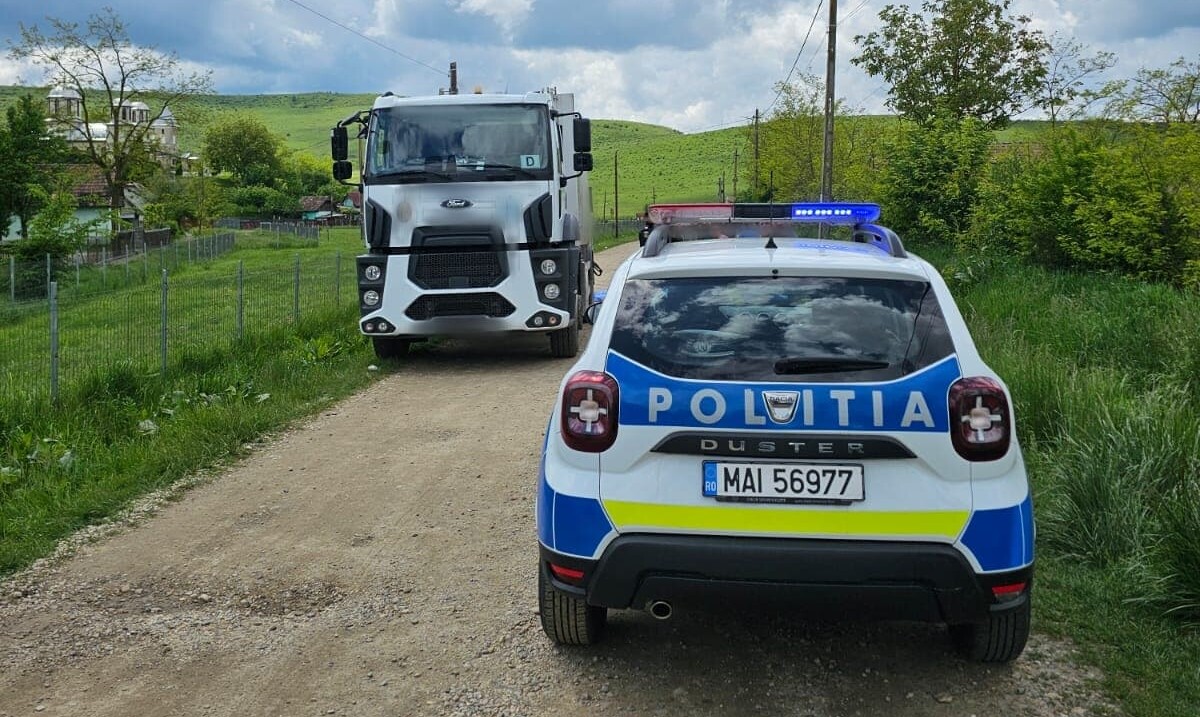 FOTO. Accident teribil în țară. O femei și un copil de 3 ani, morți după ce au fost loviți de un TIR