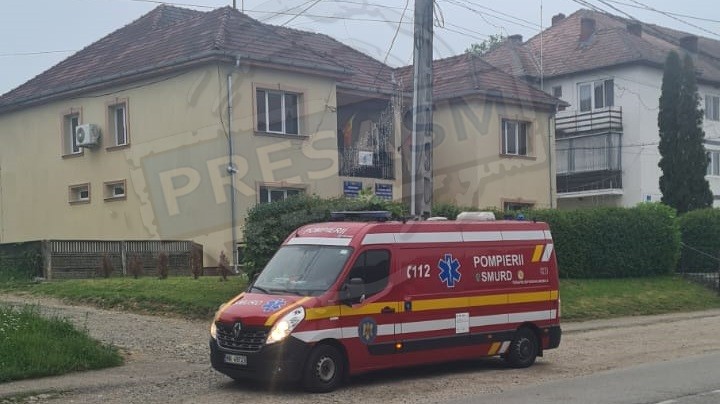 FOTO. Dramatism în județul Satu Mare: o femeie și-ar fi dat foc în propriul apartament