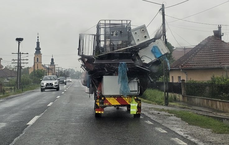 FOTO. După faptă și răsplată! ”Șoferul” din imagine a primit o amendă pe măsura faptei sale. Poliția l-a identificat