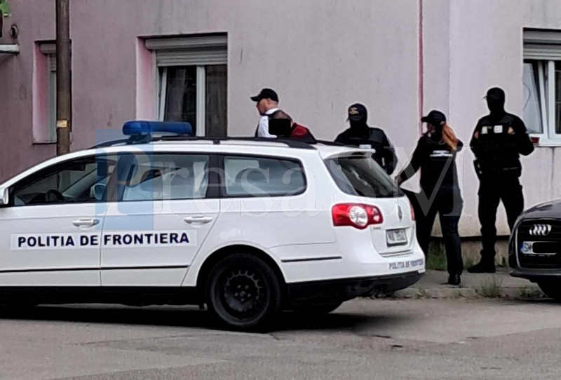 FOTO/VIDEO. Percheziții la Satu Mare. Mascații au descins într-un cartier din municipiul Satu Mare