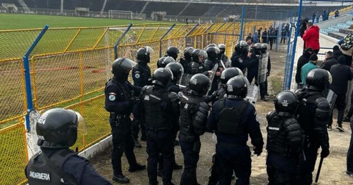 Sătmărean prins în tribune la meci, deși avea interdicție. Ce pedeapsă a primit