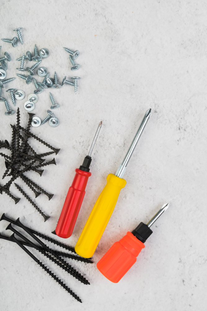 Șuruburi și prinderi – Detaliile invizibile care țin totul împreună