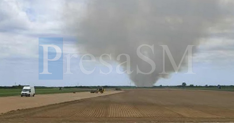 FOTO. Incendiu în județul Satu Mare. Fumul se vede de la kilometri distanță