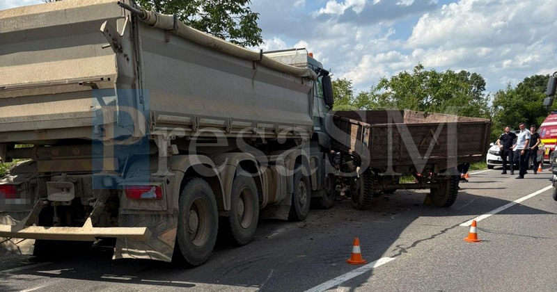 FOTO/VIDEO. Accident mortal pe DN1C, în Satu Mare: Un tractor lovit în plin de un TIR