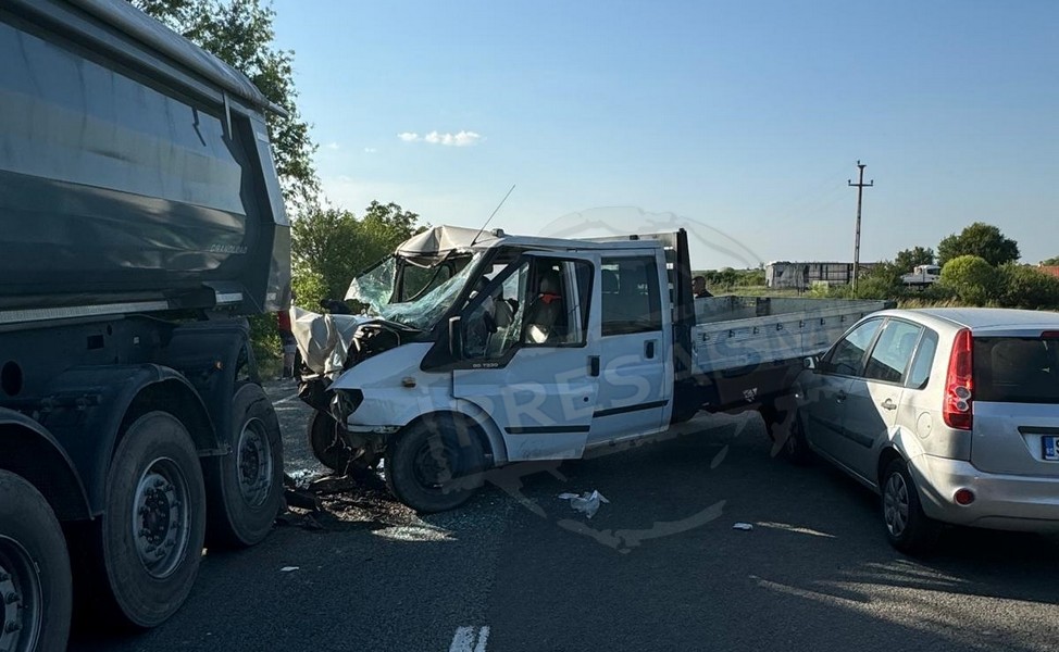 FOTO. Ca la biliard. Cum s-a produs accidentul în lanț: 3 mașini și 3 victime, în județul Satu Mare