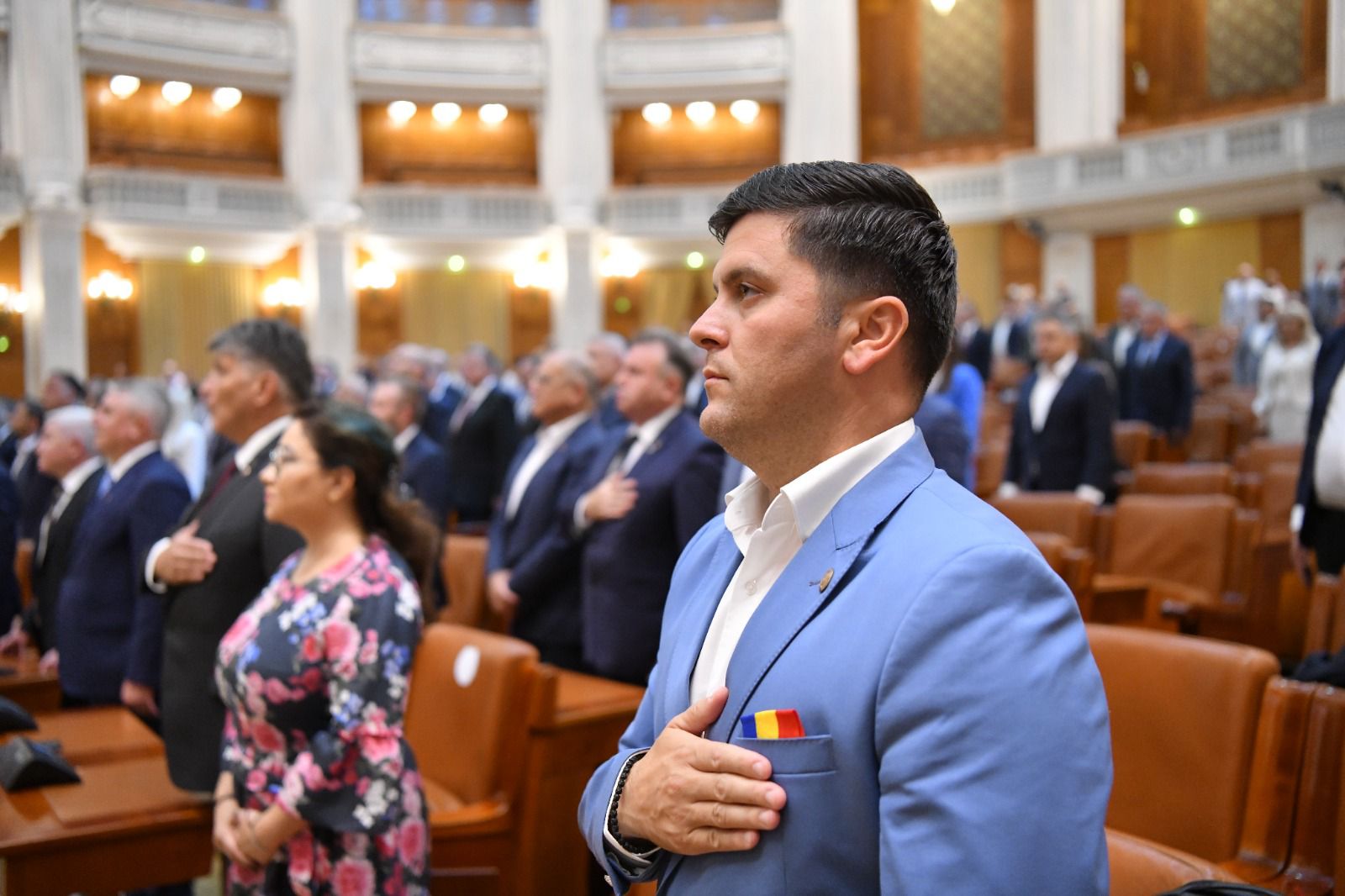 Adrian Cozma, apel public către primarii din România: „Nu urcați pe scenă interlopi și analfabeți!”