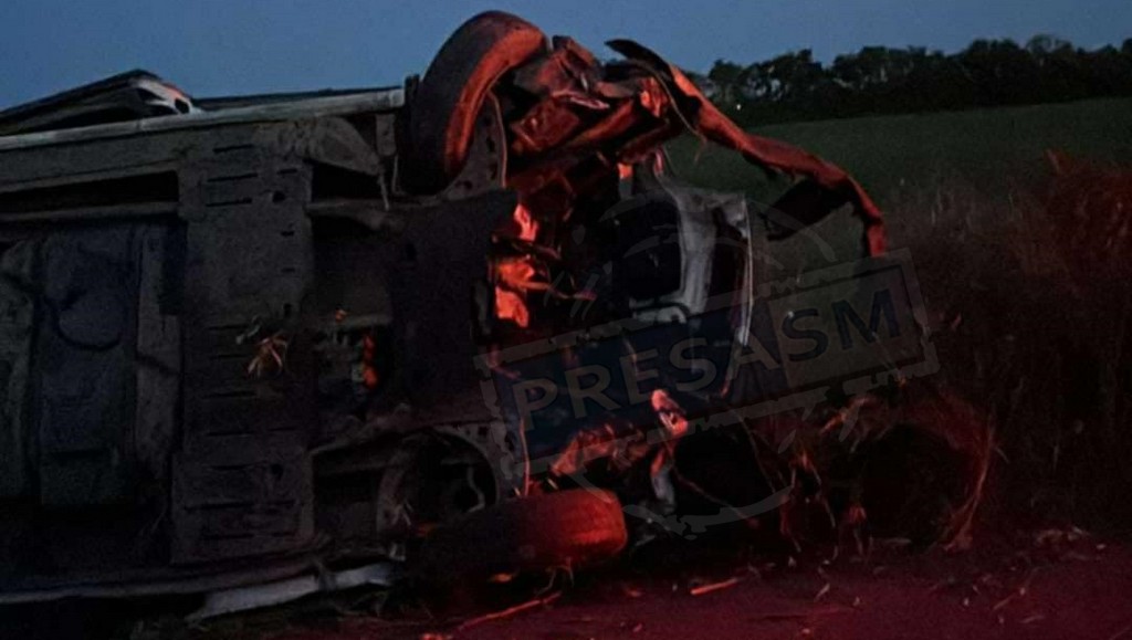 FOTO. Accident teribil, daună totală, victimă la Urgență. Microbuz răsturnat la Sătmărel/Balta Blondă