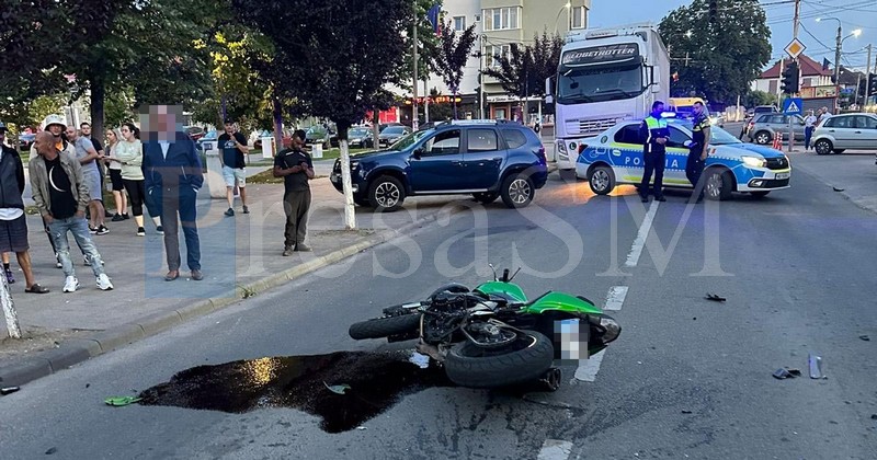 FOTO/VIDEO. Accident mortal în județul Satu Mare. Motociclist decedat după impactul cu o mașină