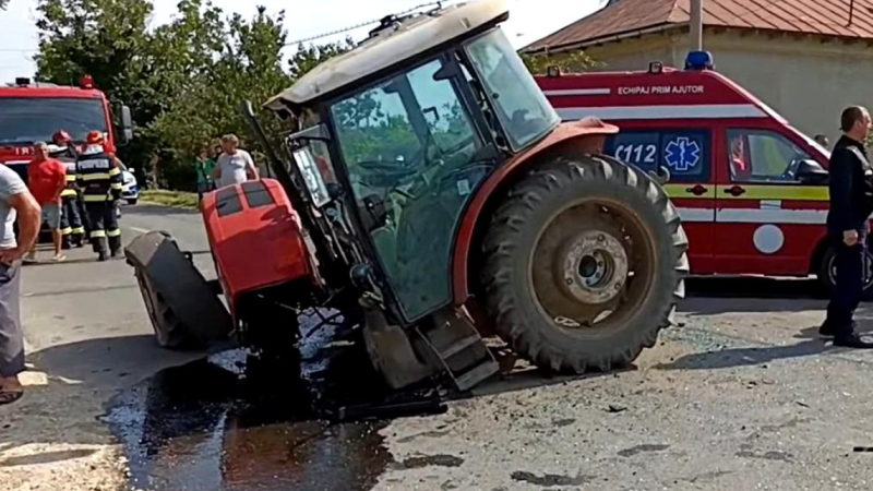 Un puștan (14 ani) a provocat un accident rutier conducând un tractor fără permis