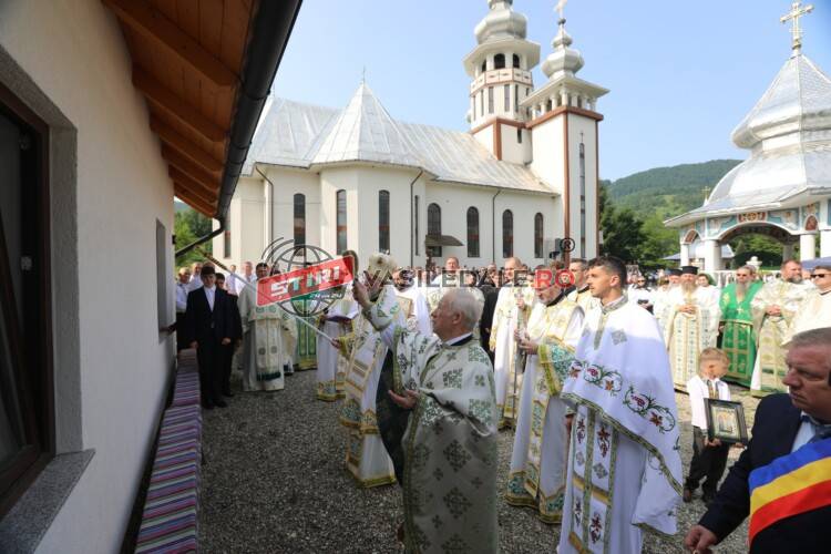Banii de salarii ai preoților ortodocși, dispăruți chiar din Sfântul Altar. Furt din ”Casa Domnului” în județul vecin