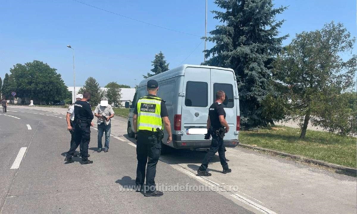 FOTOGALERIE. S-au reinstalat, temporar, controalele în vămile Petea și Urziceni. Controale de amploare