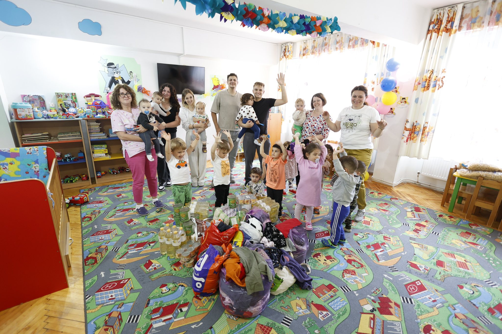 Gest impresionant de solidaritate: Reprezentanții Zaki Turkish Kebab au donat sute de kilograme de alimente persoanelor defavorizate