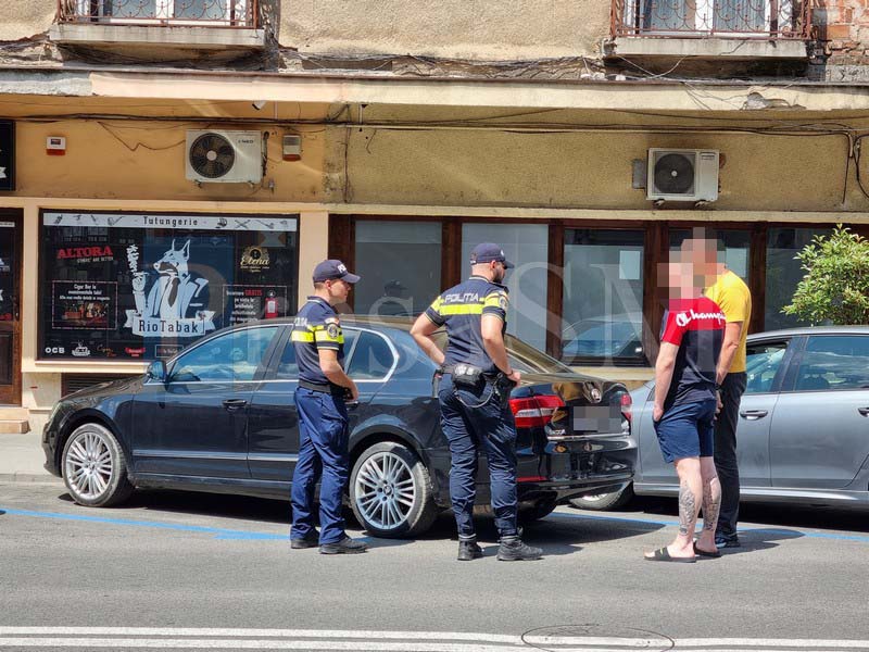 FOTO. Alertă la 112! Mașină avariată în centrul municipiului Satu Mare