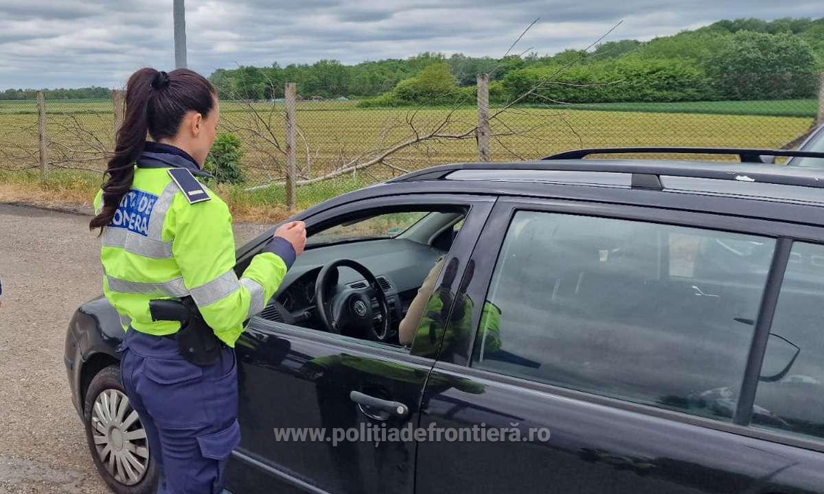 Un sătmărean și-a adus o mașină din Germania. Polițiștii i-au făcut dosar penal când l-au prins în trafic