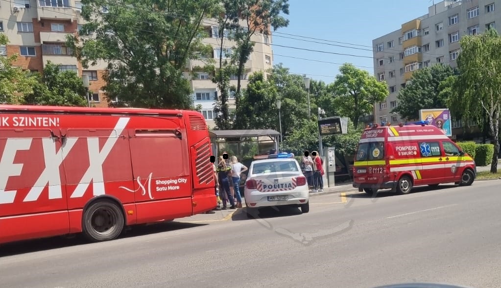 FOTO. Incident într-un autobuz Transurban. Protagoniști: un tată și un copil. Poliția și SMURD la fața locului