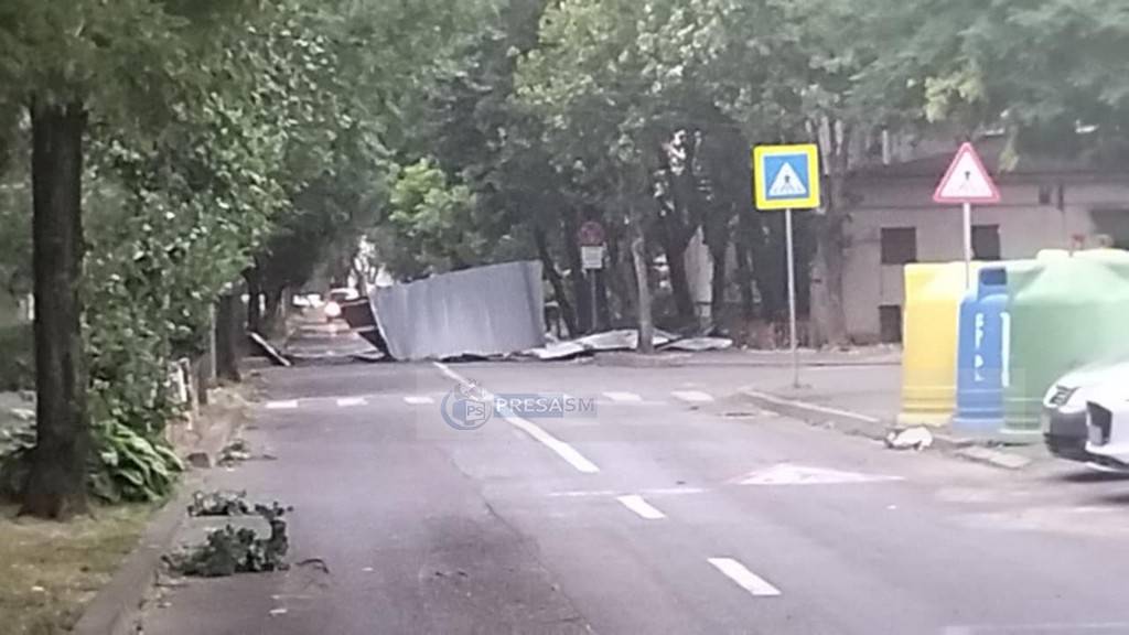 micro 16 bulevardul sanatatii furtuna trafic blocat (2).jpg