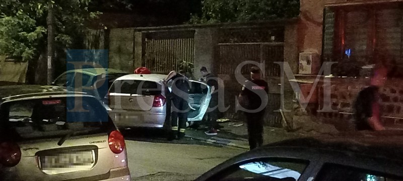 FOTO. Accident în miez de noapte în Cartierul 14 Mai: o mașină a lovit o țeavă de gaze și s-a oprit în gardul unei case