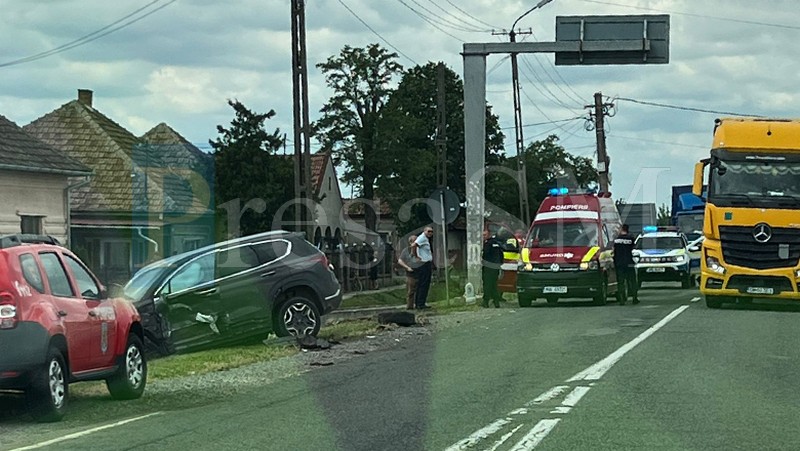 accident dn19 moftin masina in sant.jpg