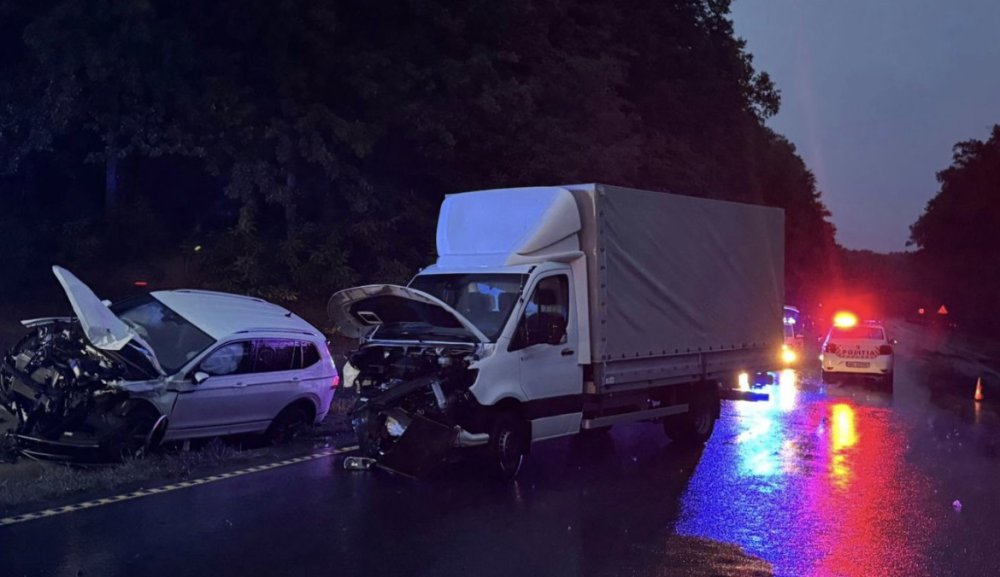 FOTO. Accident cu 5 victime pe DN1F, dinspre Satu Mare spre Cluj. Impact între o dubă și o mașină