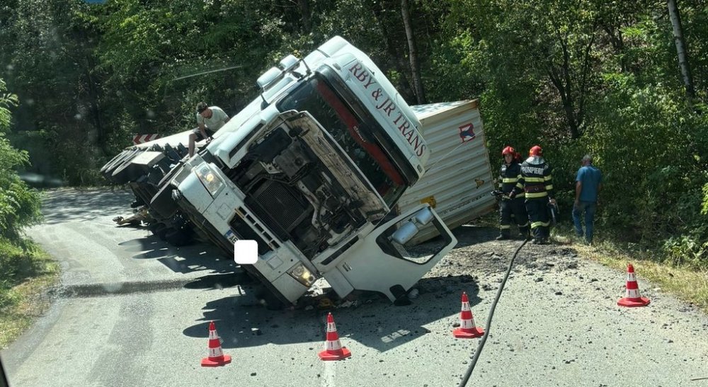 accident tir masina strivita (2).jpg
