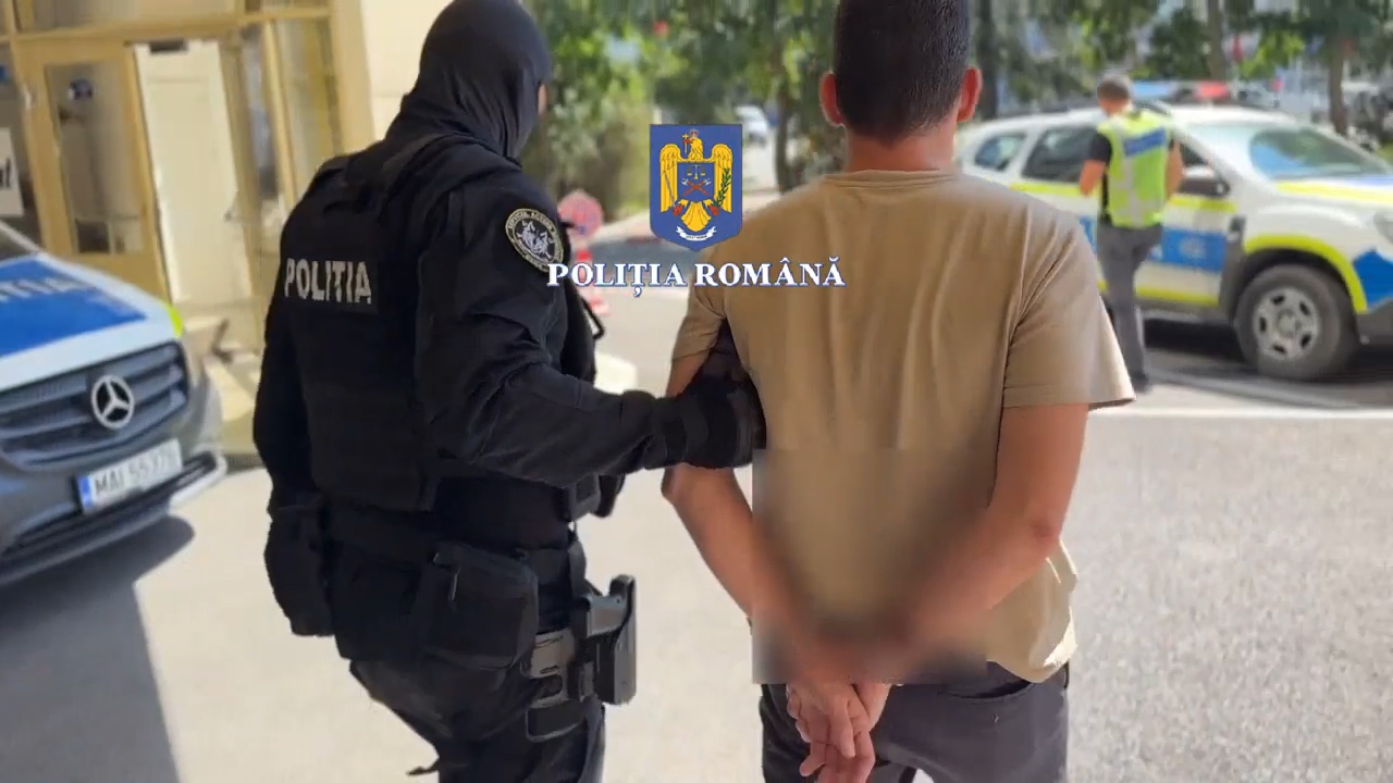 MONSTRU. Un sătmărean a lăsat gravidă o fată (13), apoi a șantajat-o să îi dea bani și bijuterii