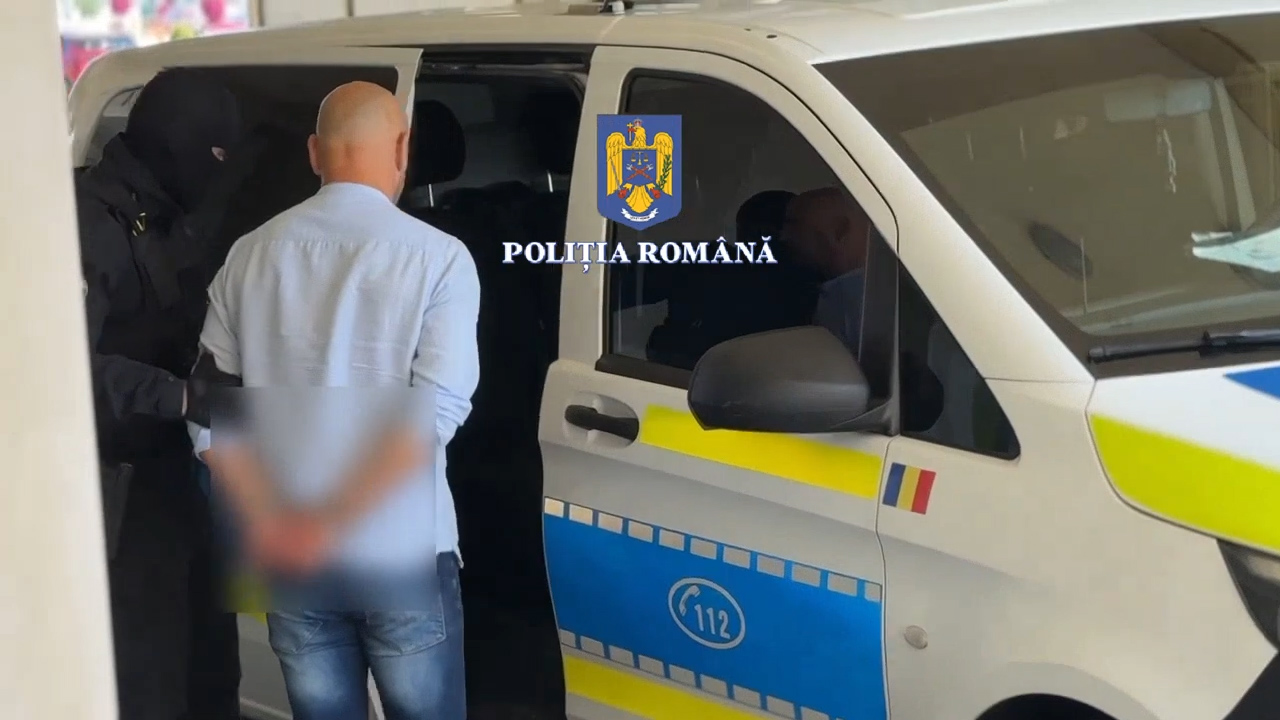 Bărbat din Cluj, dus de polițiști în Penitenciarul de la Satu Mare. Va petrece aproape doi ani după gratii