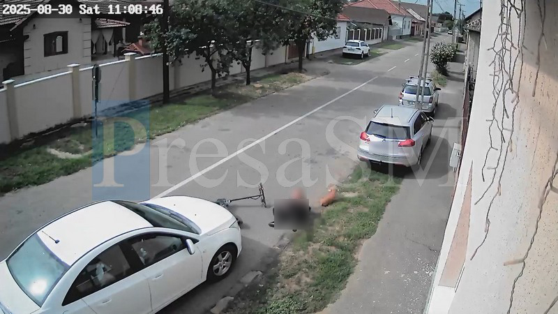 VIDEO. Accident surprins live: femeie, pe trotinetă, lovită de mașină în Carei