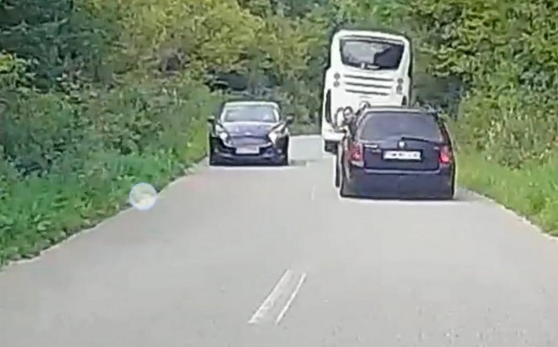 VIDEO. Distracția care l-ar putea costa scump pe un sătmărean. Filmarea i-a enervat pe clujeni