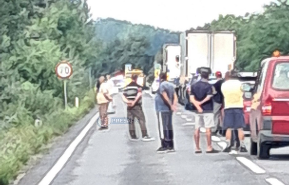 FOTO. Accident pe DN19, în județul Satu Mare. Șoferiță cu mașina în șanț
