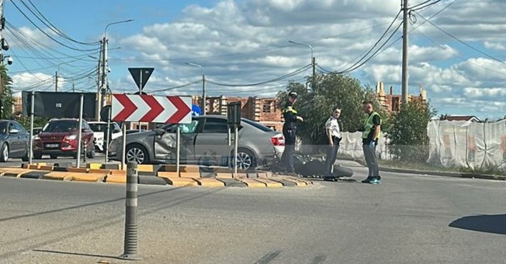 accident drumul odoreului motocicleta masina (3).jpg
