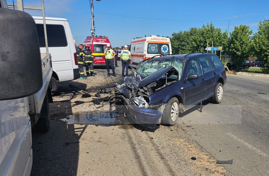 accident microbuz masina ambulanta ambulante smurd (11).jpg