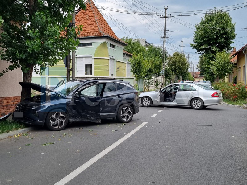 FOTO. Cum s-a petrecut accidentul din cartierul funcționarilor. Ce spun polițiștii sătmăreni