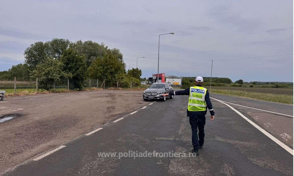 Beat/fără permis, un puștan din Satu Mare și-a cumpărat o mașină (250 euro) și a condus-o prin sat