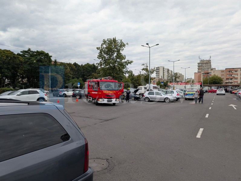 masina incendiu parcare lidl1.jpg