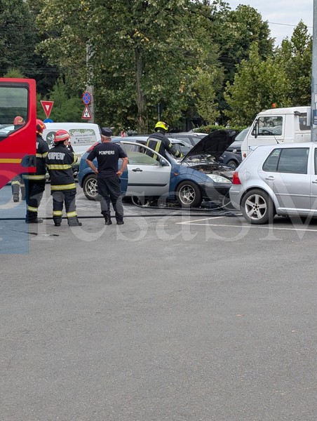 masina incendiu parcare lidl2.jpg