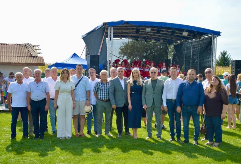 Conducerea PSD Satu Mare, alături de locuitorii din Vetiș. Au sărbătorit împreună la Festivalul Toamnei