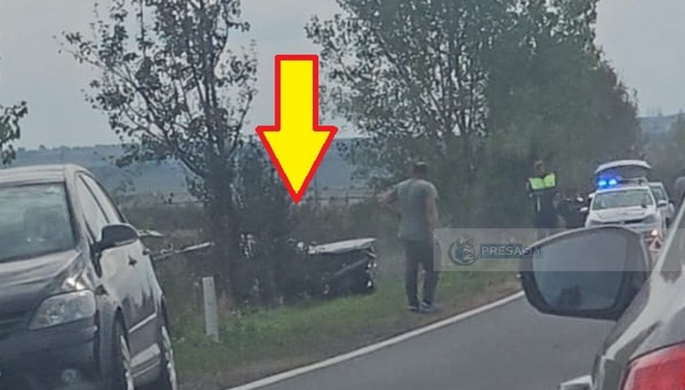 FOTO. Fetiță de șase ani la Urgență. Șoferul s-a izbit cu mașina de un copac