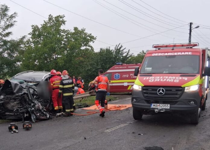 FOTO. Un sătmărean a murit astăzi într-un accident teribil. Coliziune frontală cu o autobasculantă