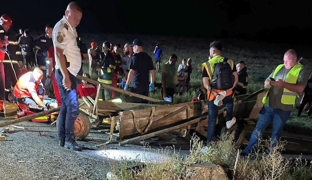 FOTO/VIDEO. Accident grav noaptea trecută într-un județ din țară. Doi bărbați au murit, alte trei persoane la spital