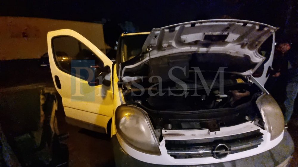 FOTO/VIDEO. Autoutilitară incendiată la Satu Mare. Care sunt concluziile pompierilor