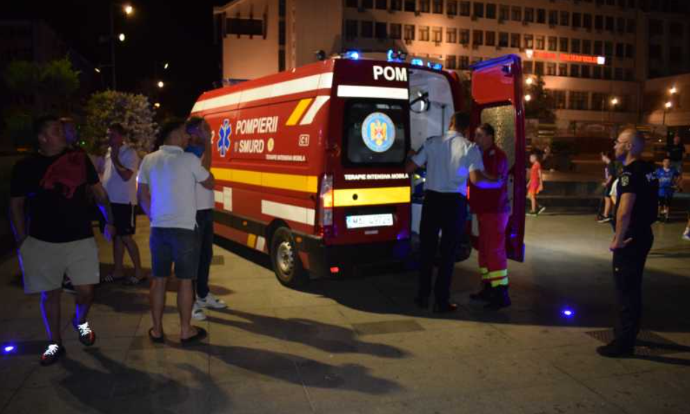 FOTO/VIDEO. Scene dramatice în centrul unui oraș din țară. Copilaș de 1 an și 5 luni, mort după ce s-a electrocutat