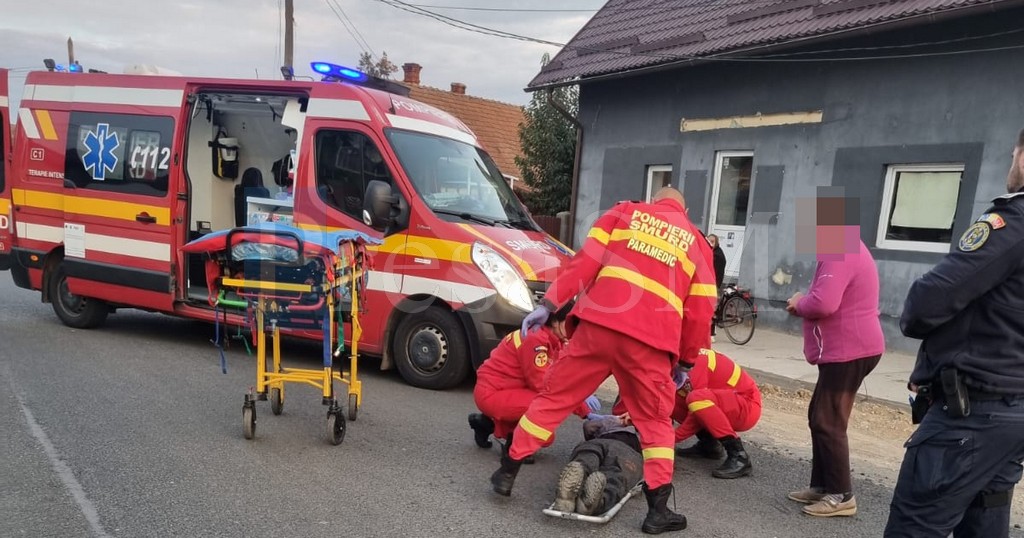 A lovit cu mașina un pieton, apoi a plecat mai departe. Medicii au sunat la 112