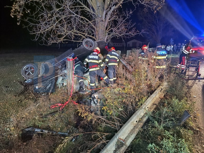 FOTO. Două sătmărence au ajuns la Urgență, mașina în șanț. Ce spun polițiștii