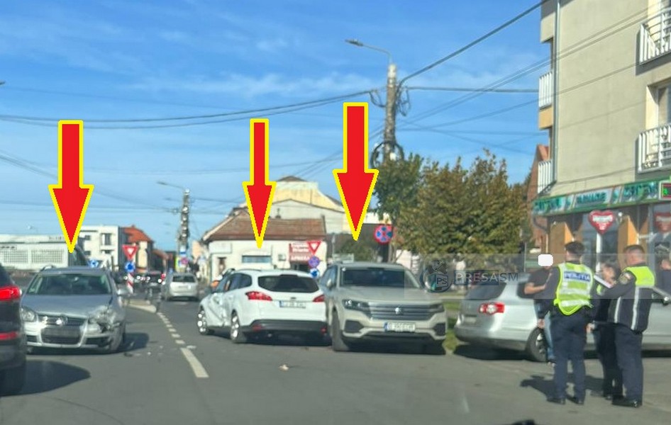 FOTO. Accident în lanț lângă Piața de Vechituri. Mamă cu bebeluș, duși la Urgență