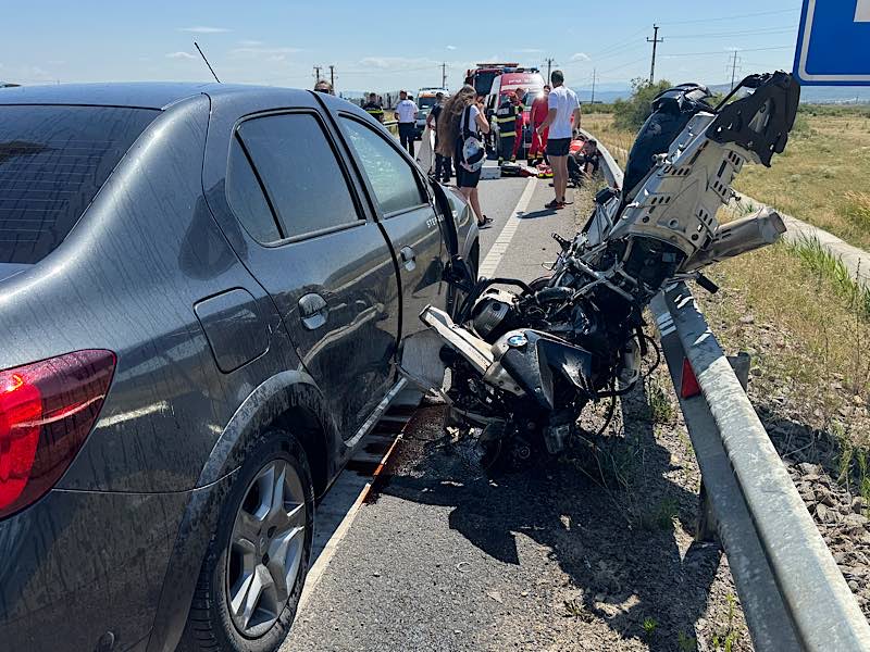 Accident în județul Satu Mare. Motociclist rănit grav după ce a fost lovit de mașină