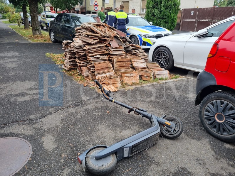 Minor de 12 ani, rănit după ce a căzut cu trotineta electrică pe un bulevard Micro 16, din Satu Mare