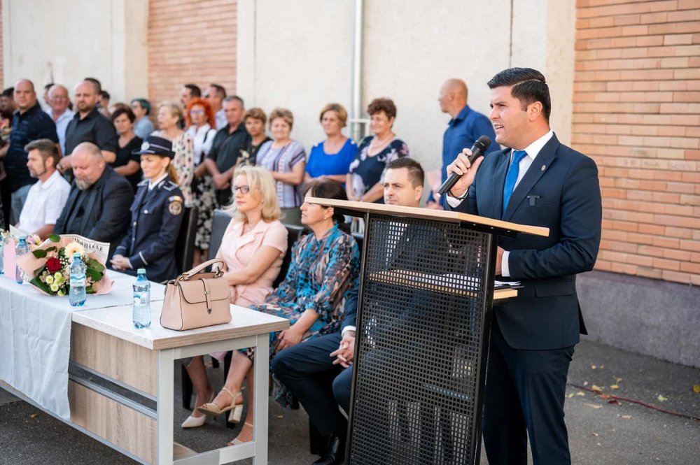 Deputatul Adrian Cozma, mesaj de Ziua Mondială a Educației: „Fără educație nu există progres, iar fără dascăli nu există viitor”
