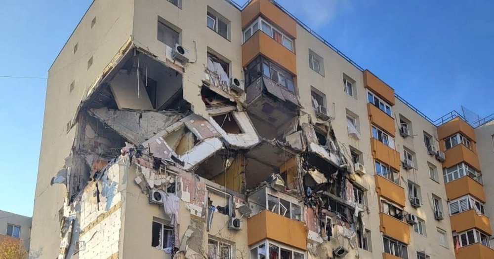FOTO/VIDEO. Explozie puternică într-un bloc din Capitală. Trei persoane decedate