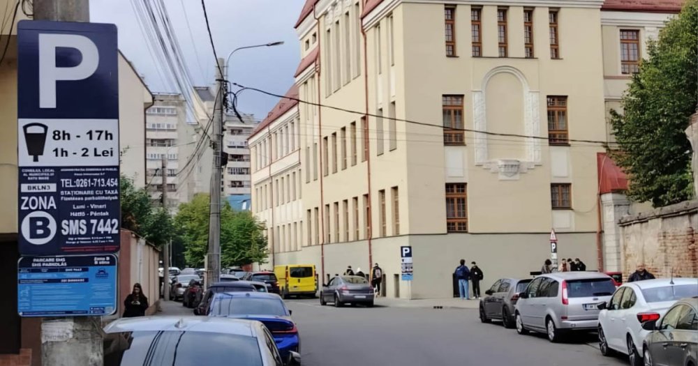 Amenajare de locuri de parcare pe trei străzi importante din oraș. Sătmărenii, rugați să nu parcheze în zonă
